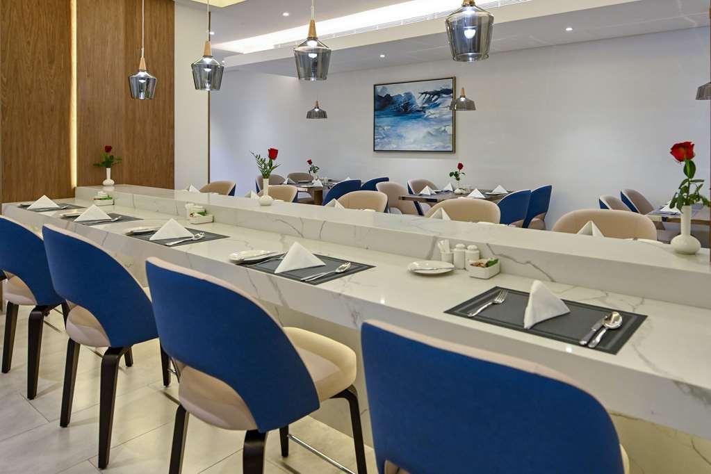 Comfort Hotel Jeddah King Road 레스토랑 사진