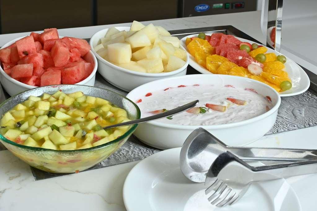 Comfort Hotel Jeddah King Road 레스토랑 사진