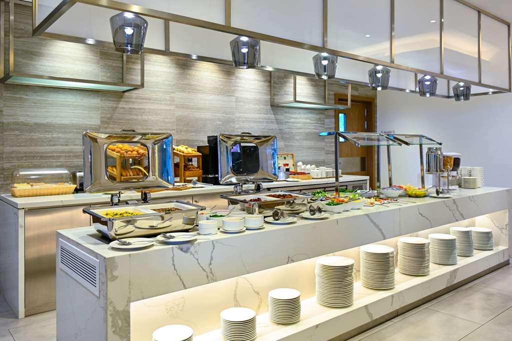 Comfort Hotel Jeddah King Road 레스토랑 사진